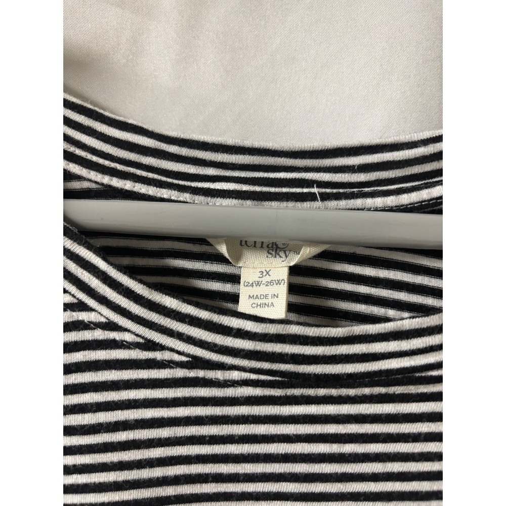 Terra Sky Women's 3X‎ (24-26) Black & White Top with Ruffled Cap Sleeves - Picture 2 of 5